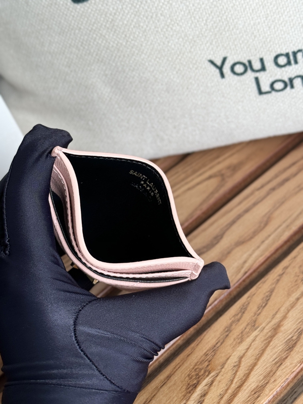 イヴサンローラン財布角部分ディテール